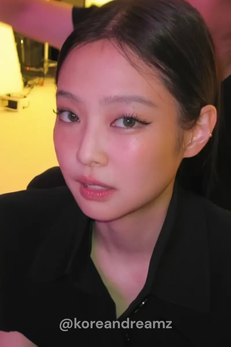 Jennie - cum on face 0