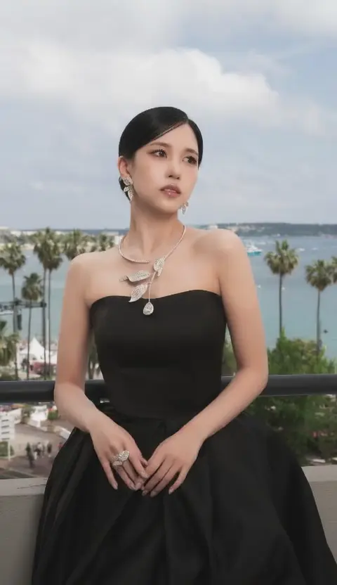 Mina - shows boobs 0