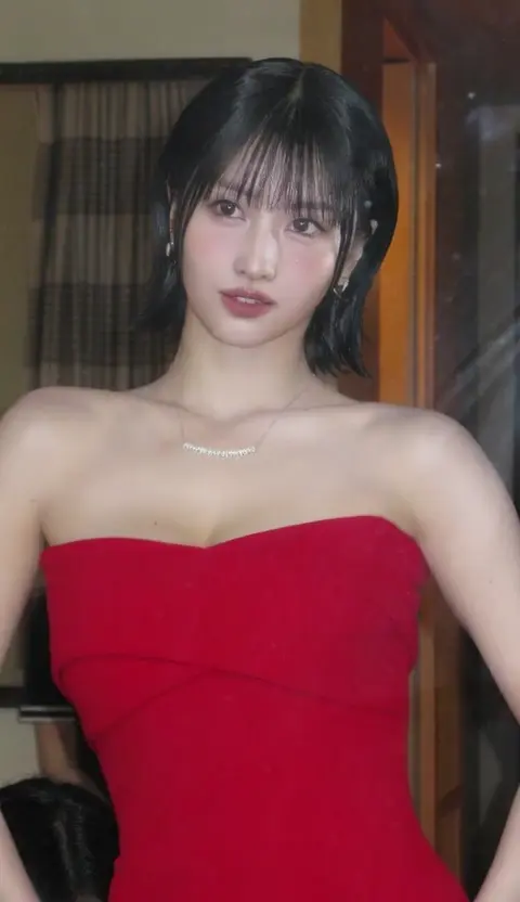 Momo - shows boobs 0