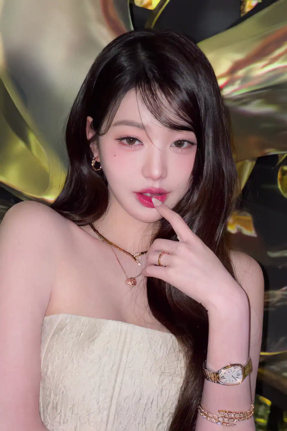 Wonyoung - shows tits 0