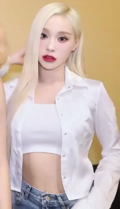 Gahyeon - shows boobs