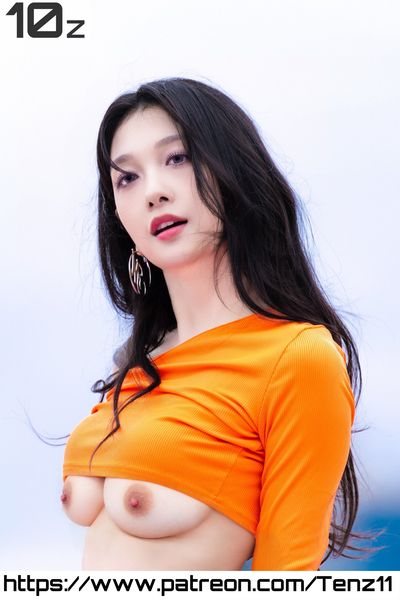 Seoyeon - shows boobs