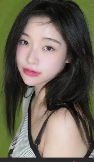 Gahyeon - shows boobs