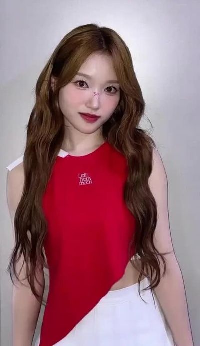 Gowon - shows tits