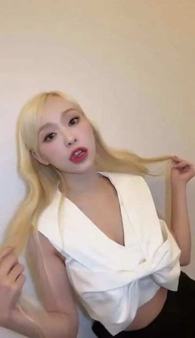 Gahyeon - shows boobs