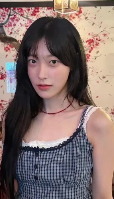 Choerry - shows boobs