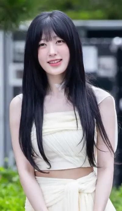 Choerry - shows tits