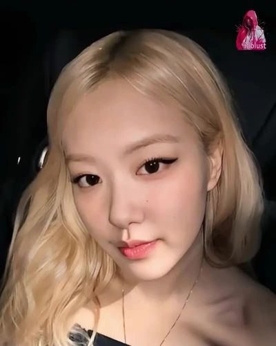 Rose - play with pussy