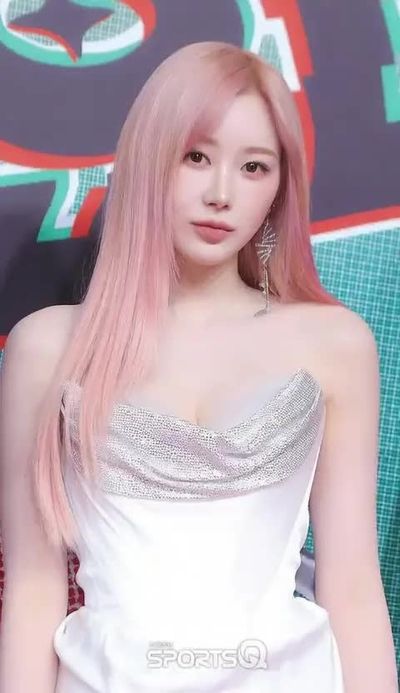 Giselle - shows boobs