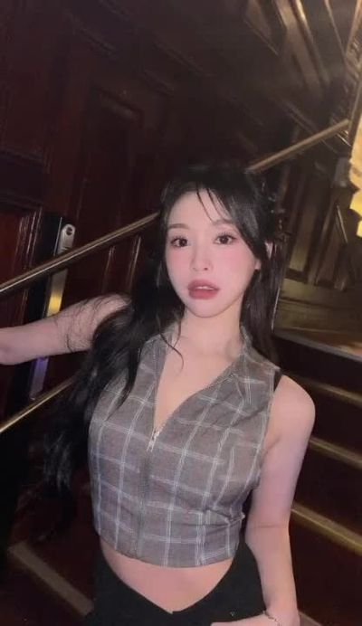 Gahyeon - shows boobs