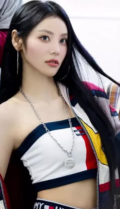 JinSoul - shows tits