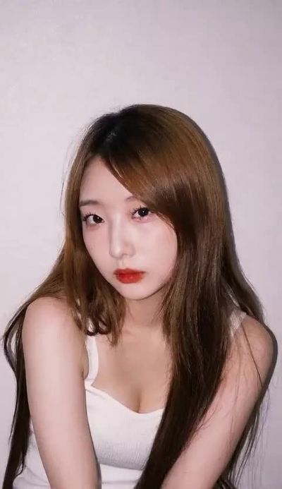 Yeojin - shows tits