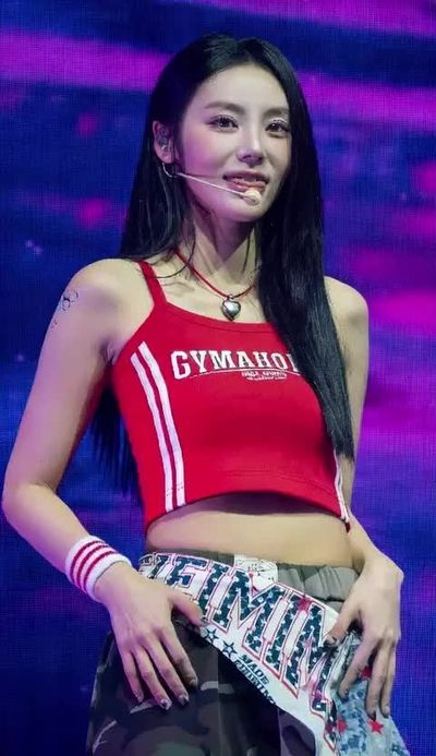 JinSoul - shows tits