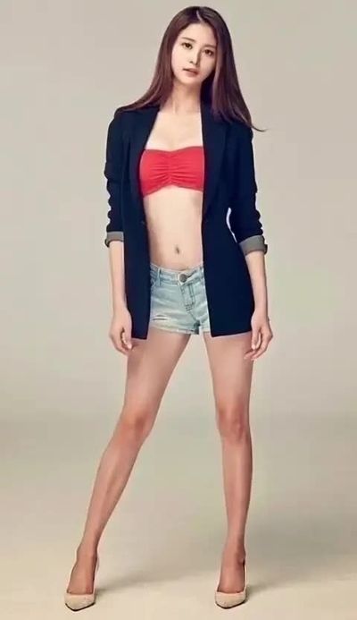 Jeonghwa - shows tits