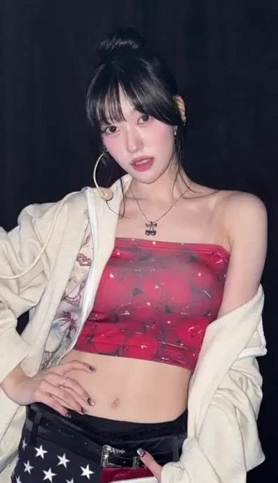 Choerry - shows tits