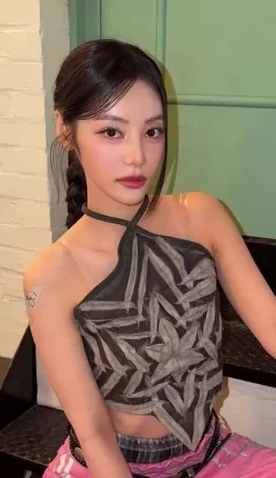 JinSoul - shows tits