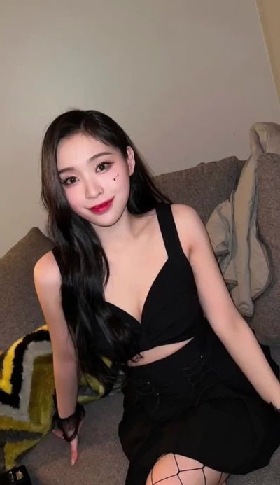 Gahyeon - shows tits