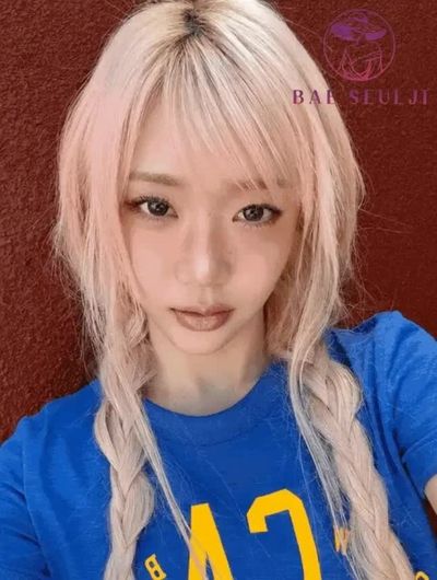 Sumin - shows boobs