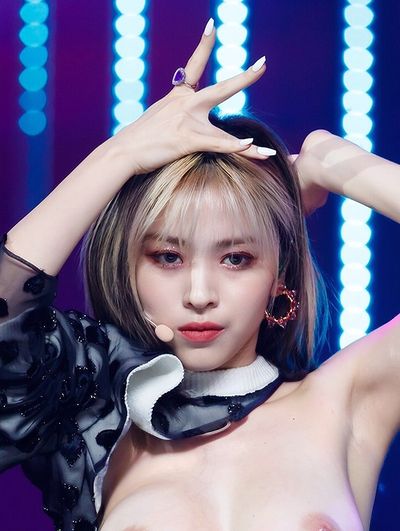 Ryujin - naked stage