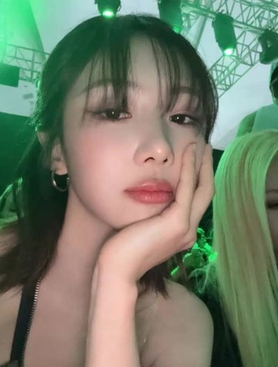 Yoohyeon - sucking cock