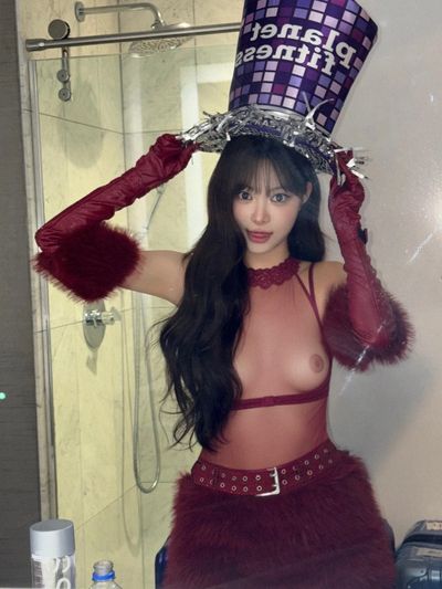 Eunchae - shows tits