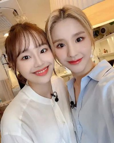 Chuu - pussy licking