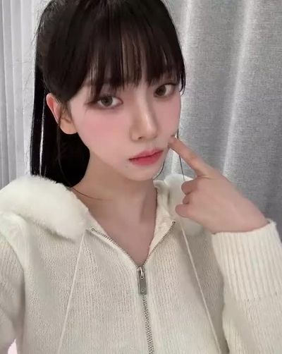 Karina - cum on face