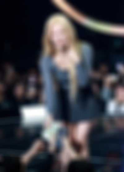 Miyeon - shows pussy