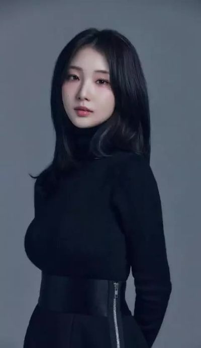 Yeojin - shows tits