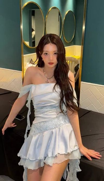 Nagyung - shows tits