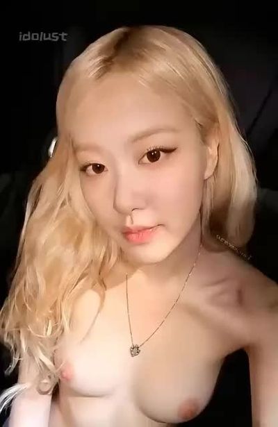 Rose - play with pussy