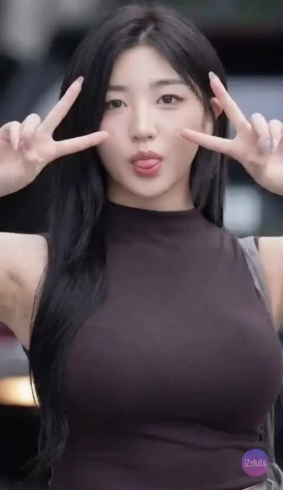 Sohyun - shows boobs