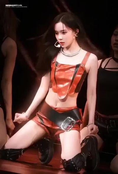 Winter - naked on stage