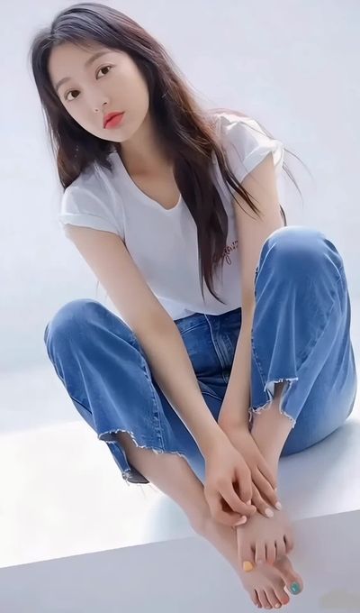 Hyelin - gives handjob