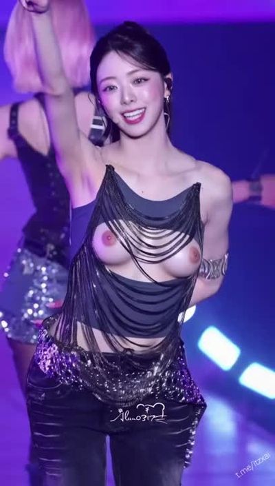 Yuna - naked on stage