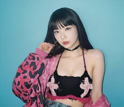 Yeojin - shows boobs