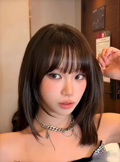 Chaewon - shows tits