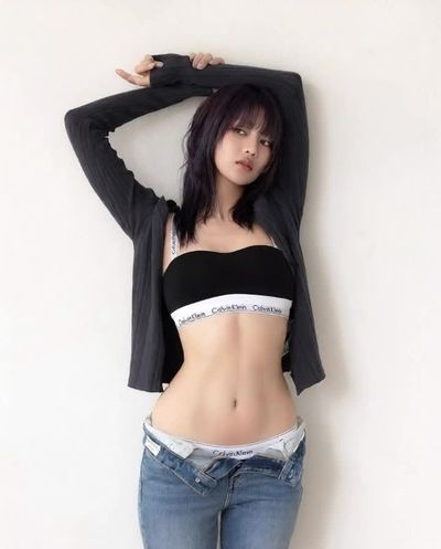 Minnie - riding on dick