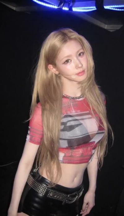 Miyeon - shows tits