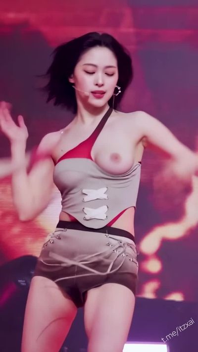 Ryujin - naked on stage