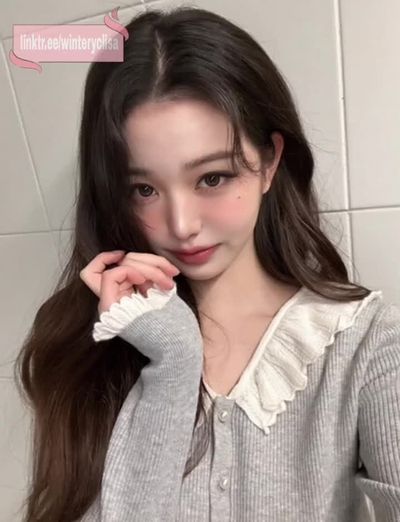 Wonyoung - play with pussy