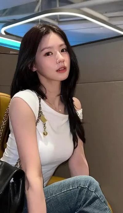 Miyeon - shows boobs