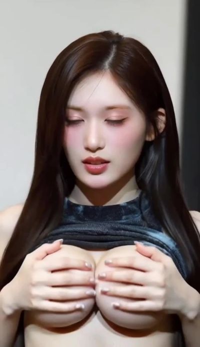 Leeseo - shows boobs