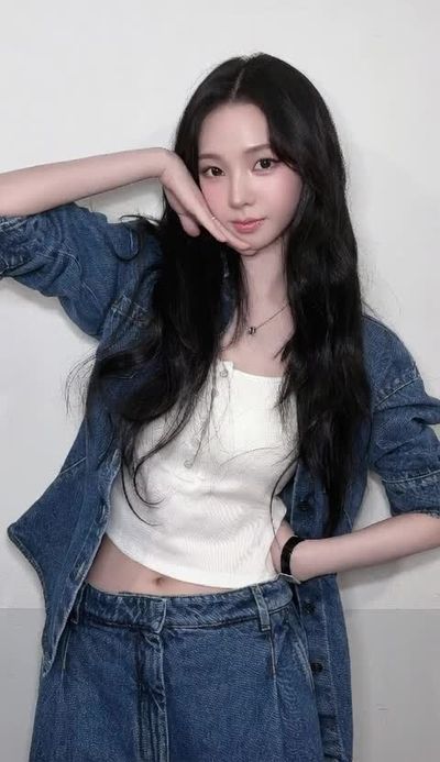 Karina - gives handjob