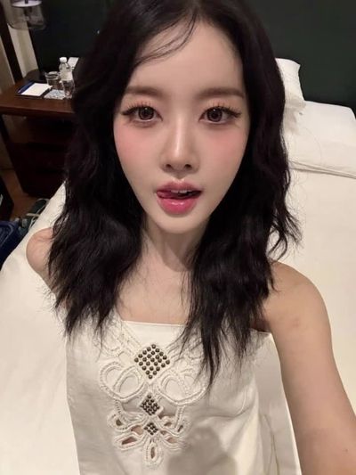 Sieun - play with pussy