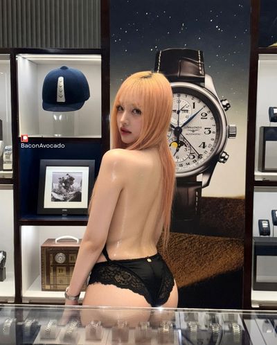 Liz - handjob