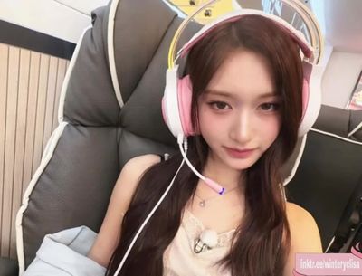 Leeseo - play with pussy