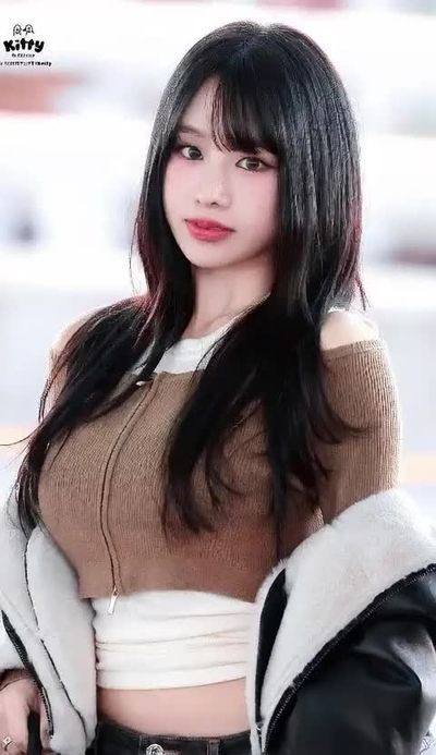 Natty - shows tits