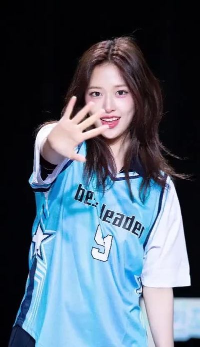 Yujin - shows tits