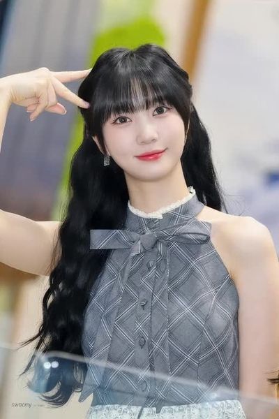 Binnie - shows tits